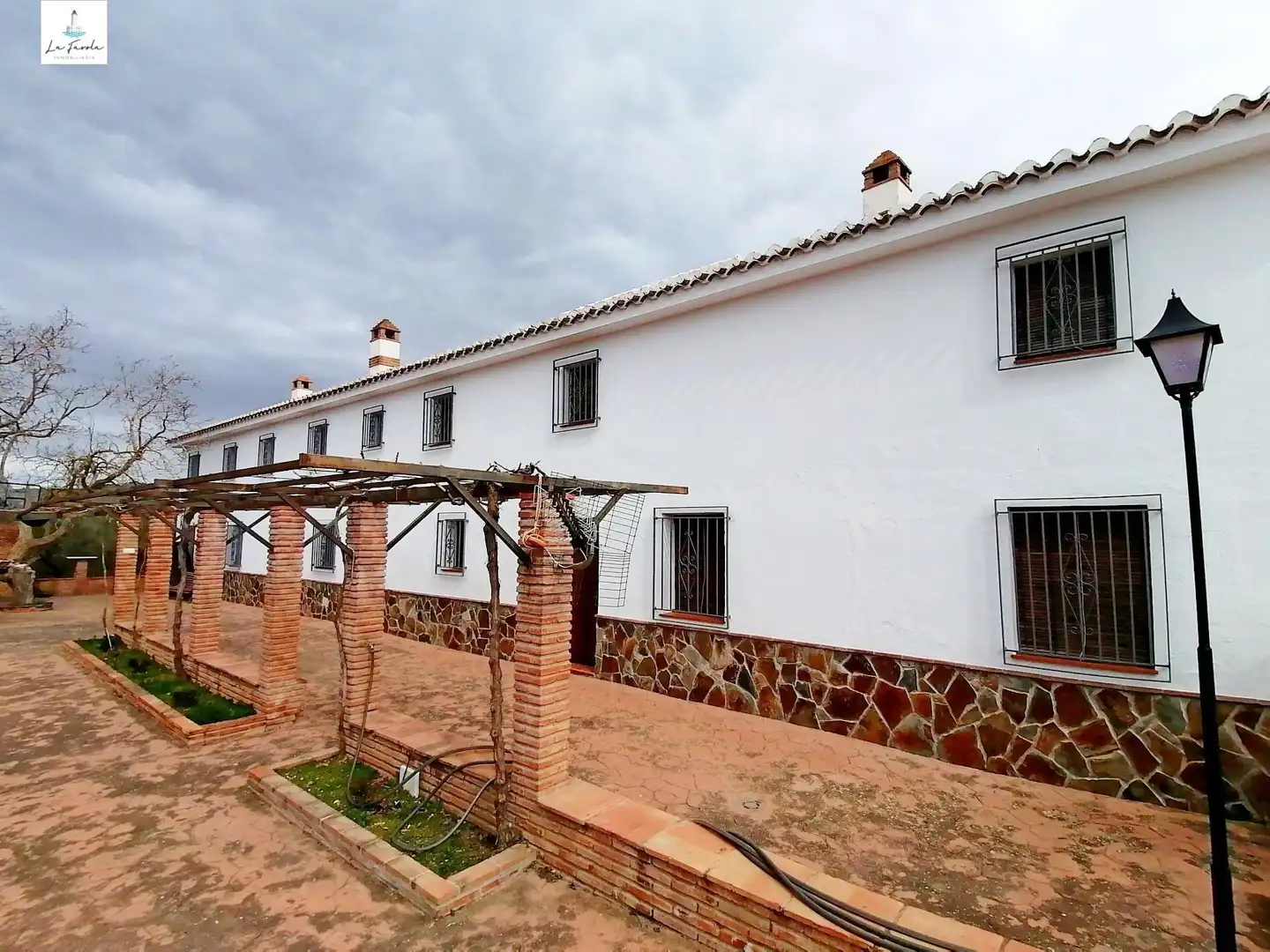 Vista exterior de Casa o xalet en venda en Villanueva del Trabuco amb Jardí privat, Traster i Moblat