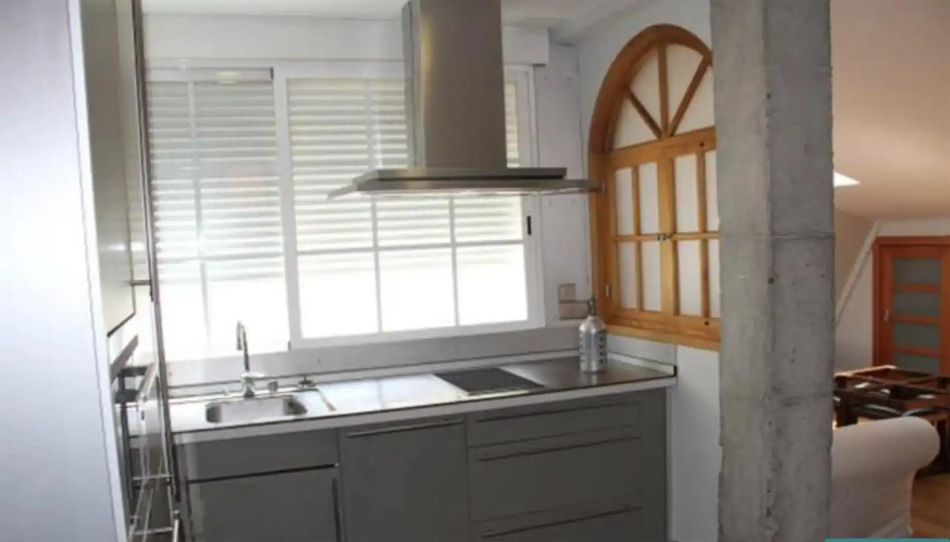Cuina de Apartament de lloguer en Madrid amb Aire condicionat, Parquet i Moblat