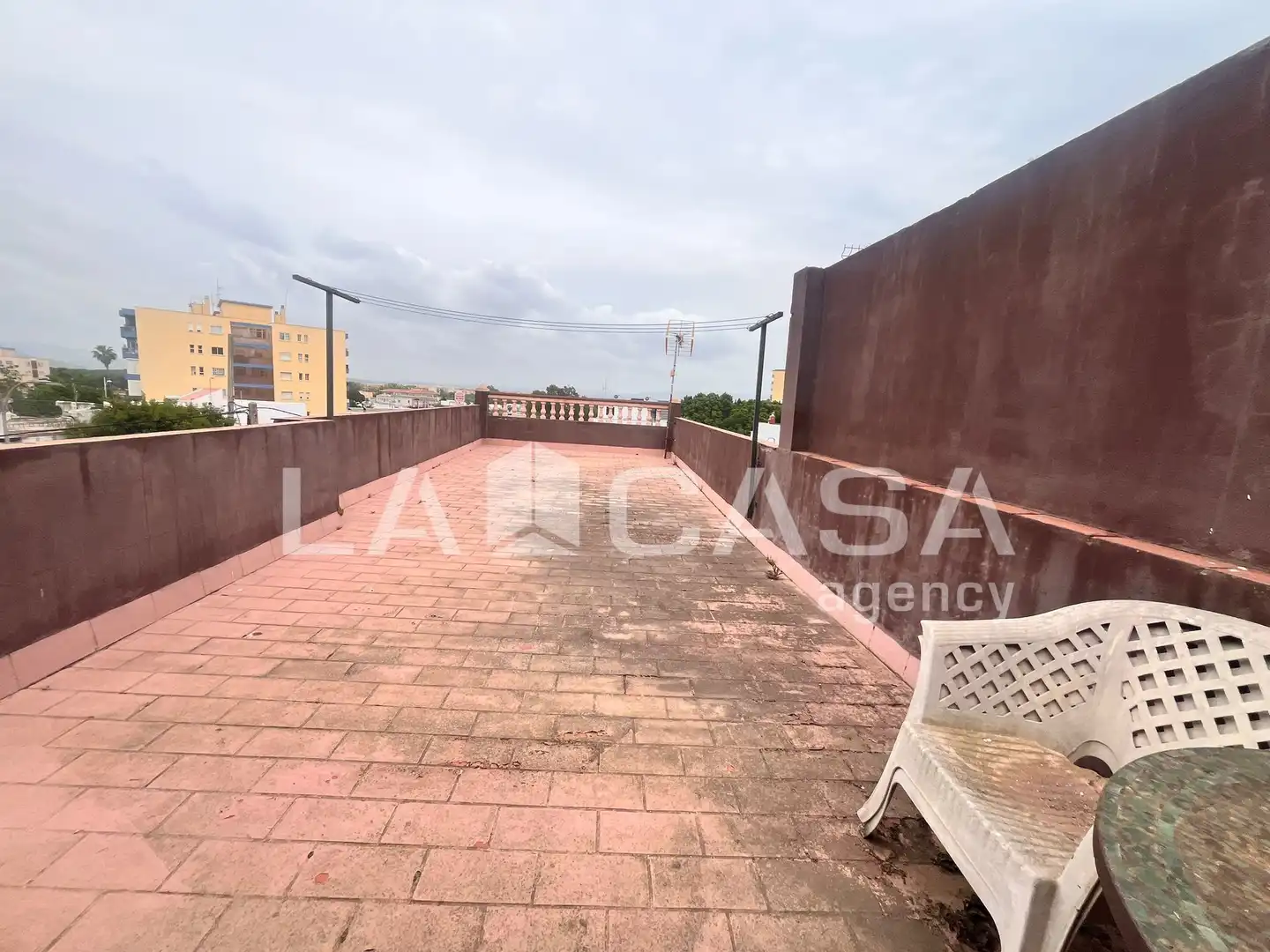 Terrassa de Casa adosada en venda en Algeciras amb Terrassa i Balcó