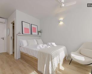 Bedroom of Study to share in  Valencia Capital  with Air Conditioner and Terrace