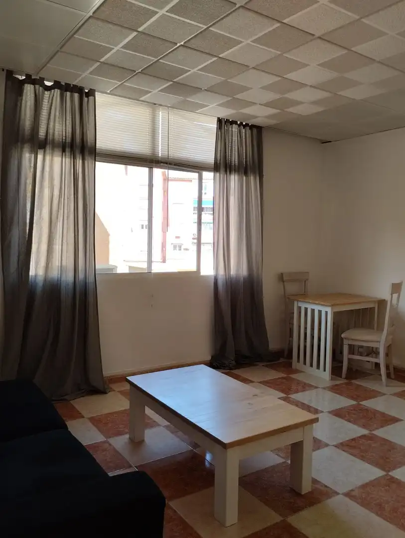 Flat for rent in Calle Casarabonela, Santa Cristina - San Rafael