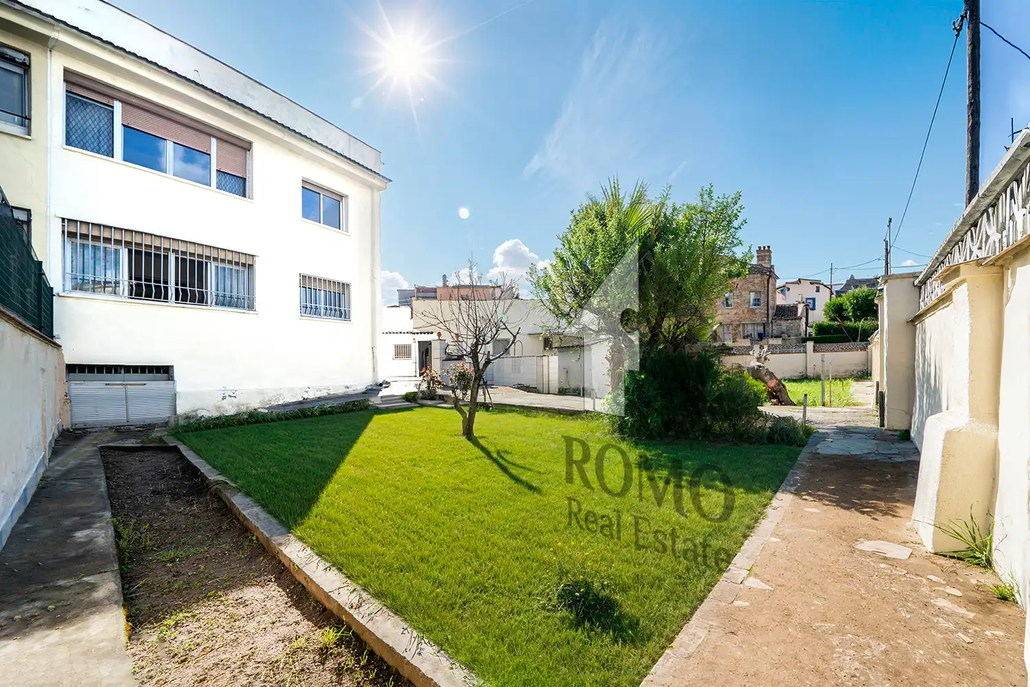 Exterior view of Houses for sale in Santa Perpètua de Mogoda  with Terrace, Storage room and Balcony