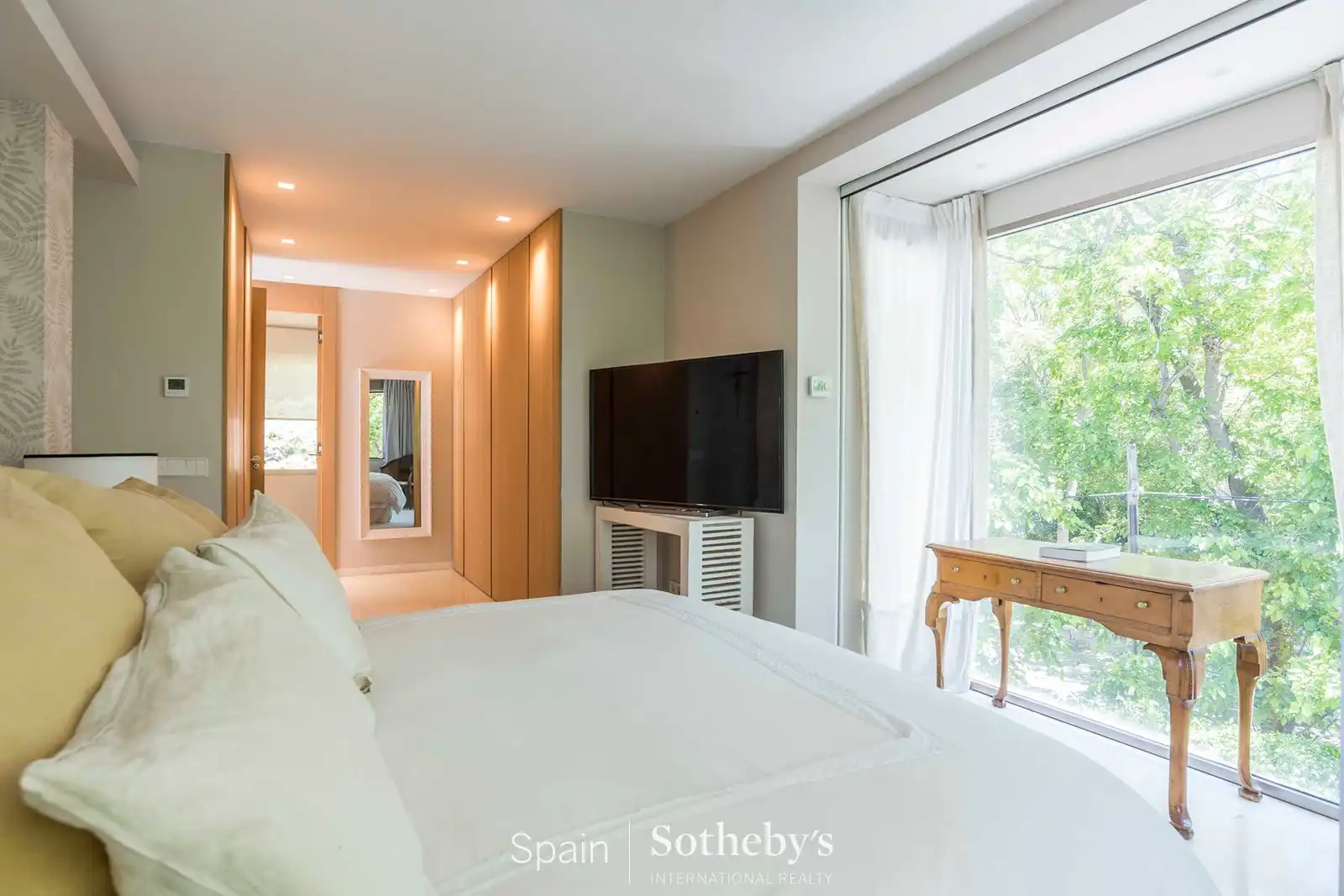Habitación de Casa adosada en venta en Madrid con Aire acondicionado, Calefacción y Jardín privado
