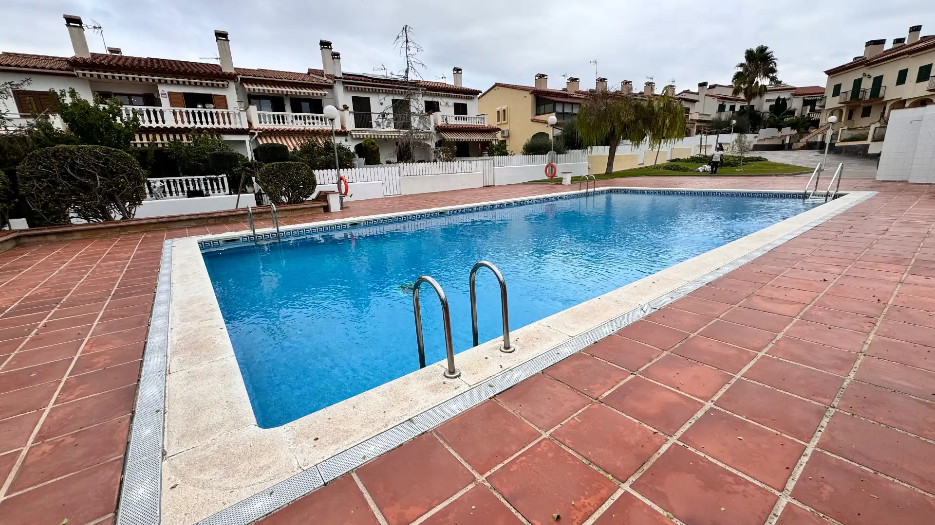 Piscina de Casa adosada en venda en Torredembarra amb Jardí privat, Terrassa i Traster