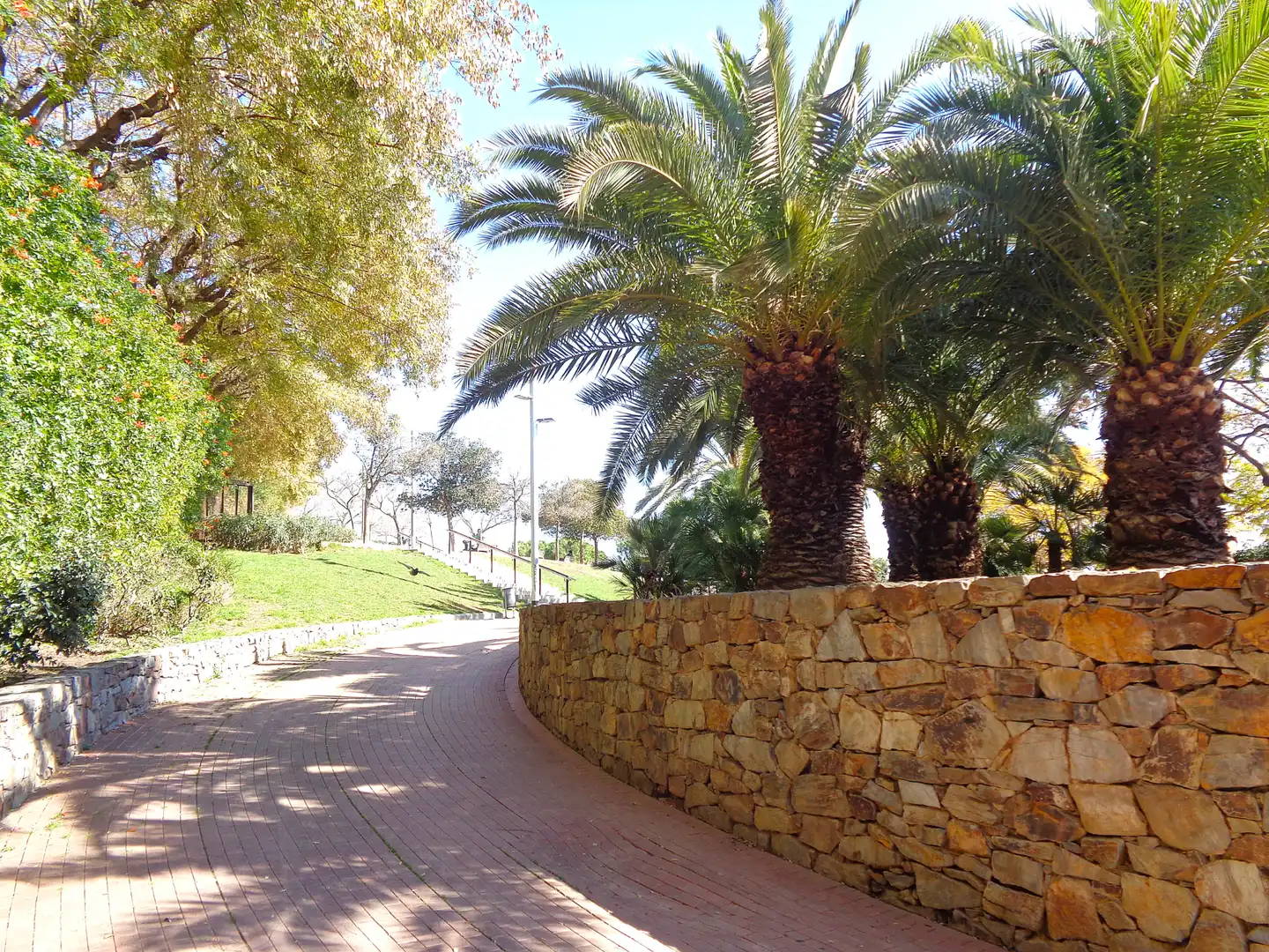 Exterior view of Garage for sale in L'Hospitalet de Llobregat  with Alarm