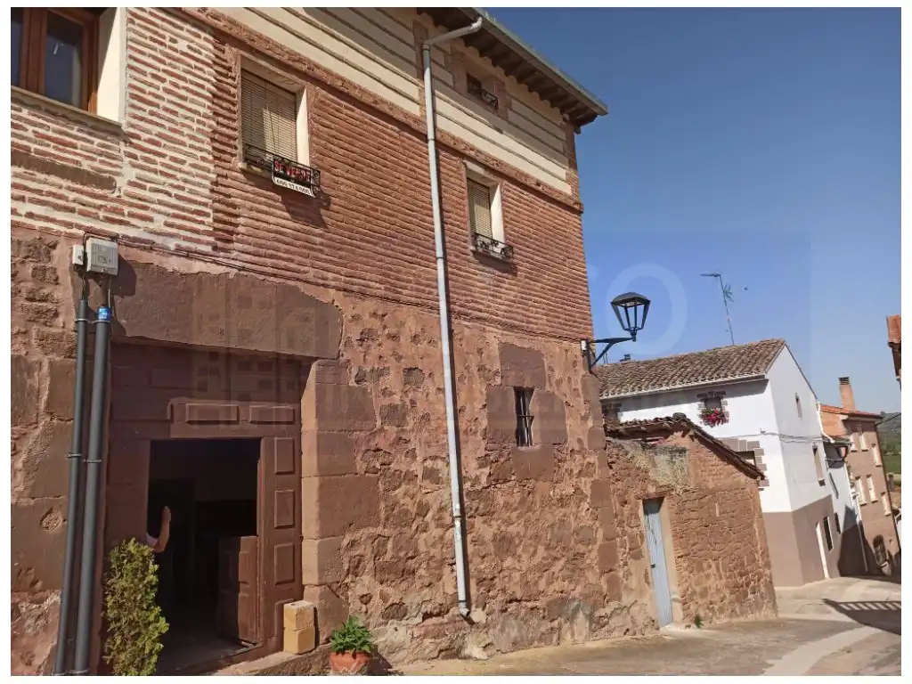 Vista exterior de Casa o xalet en venda en Azofra amb Jardí privat i Balcó