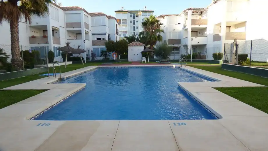 Schwimmbecken von Wohnungen zum Verkauf in Torrox mit Klimaanlage, Terrasse und Möbliert