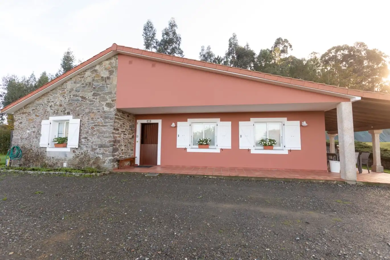 Vista exterior de Casa o xalet en venda en Abegondo amb Jardí privat, Terrassa i Traster