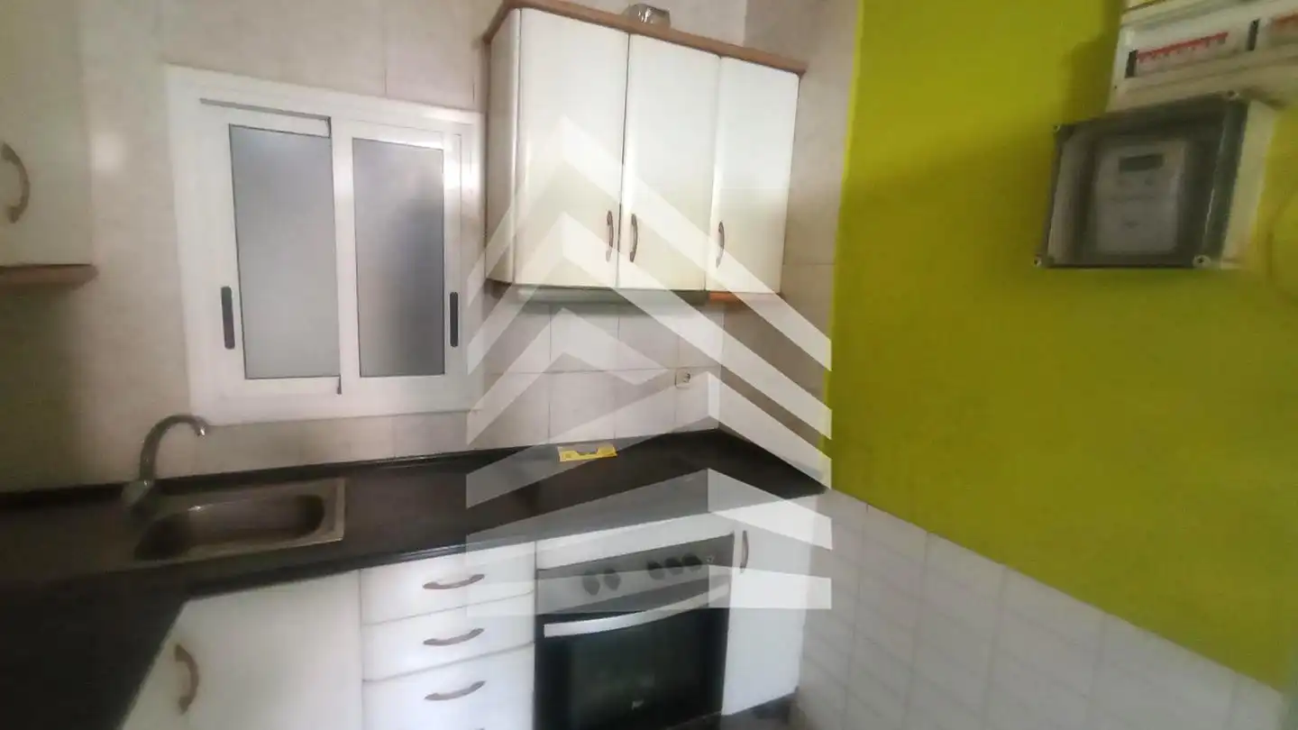 Cuina de Planta baixa en venda en Santa Coloma de Gramenet