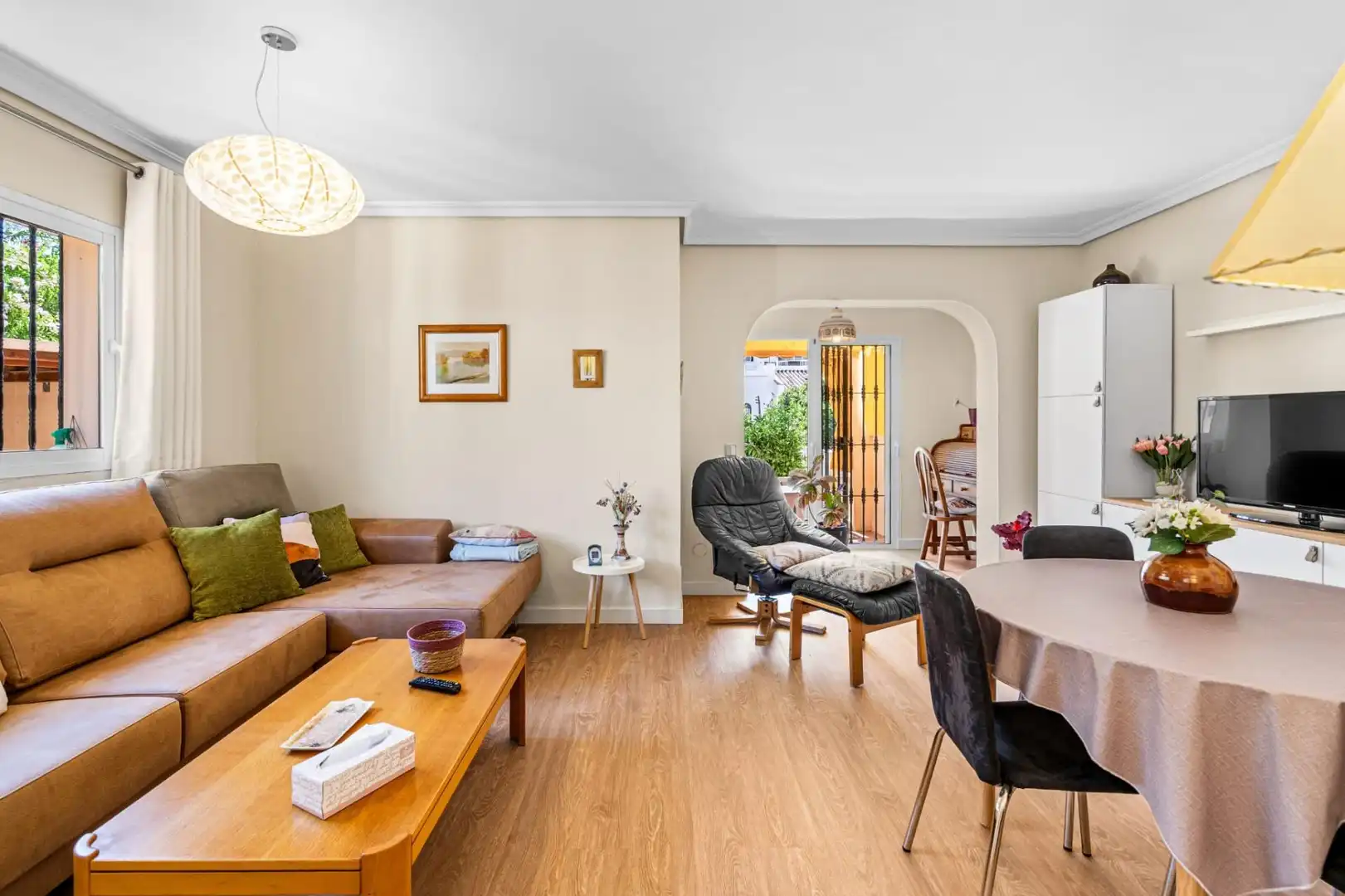 Living room of Detached homes for sale in Fuengirola  with Air Conditioner, Private garden and Terrace