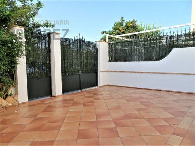 Casa-chalet en Alquiler en Colores -  Entreparques