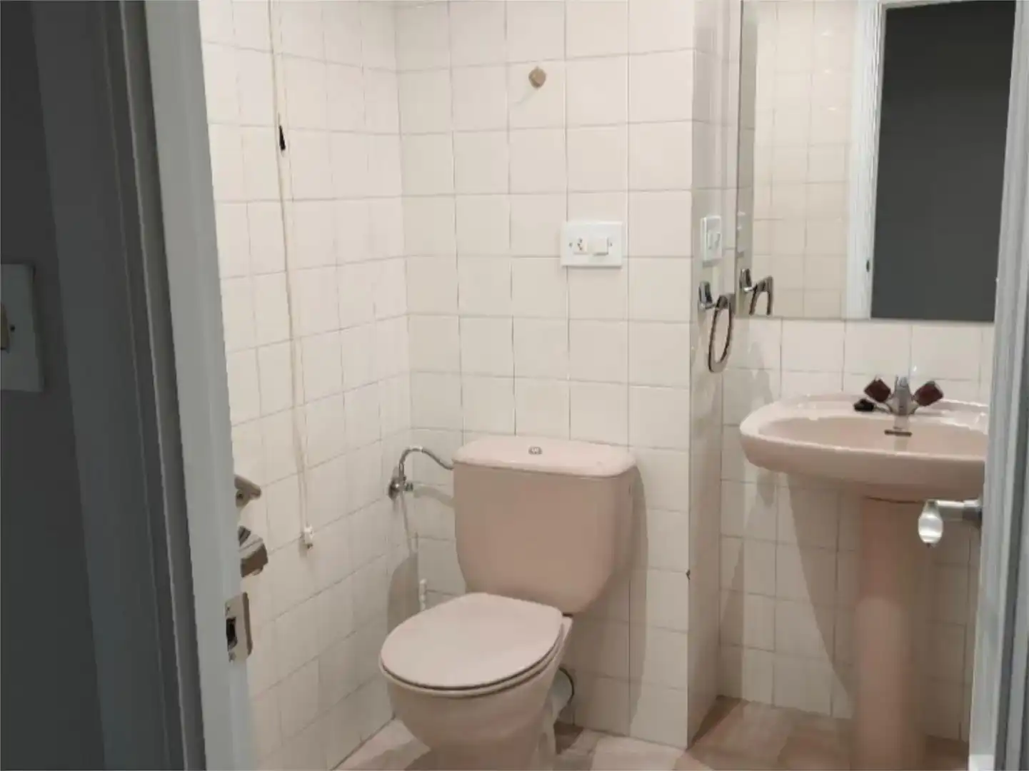 Baño de Piso de alquiler en Pontedeume con Parquet y Amueblado