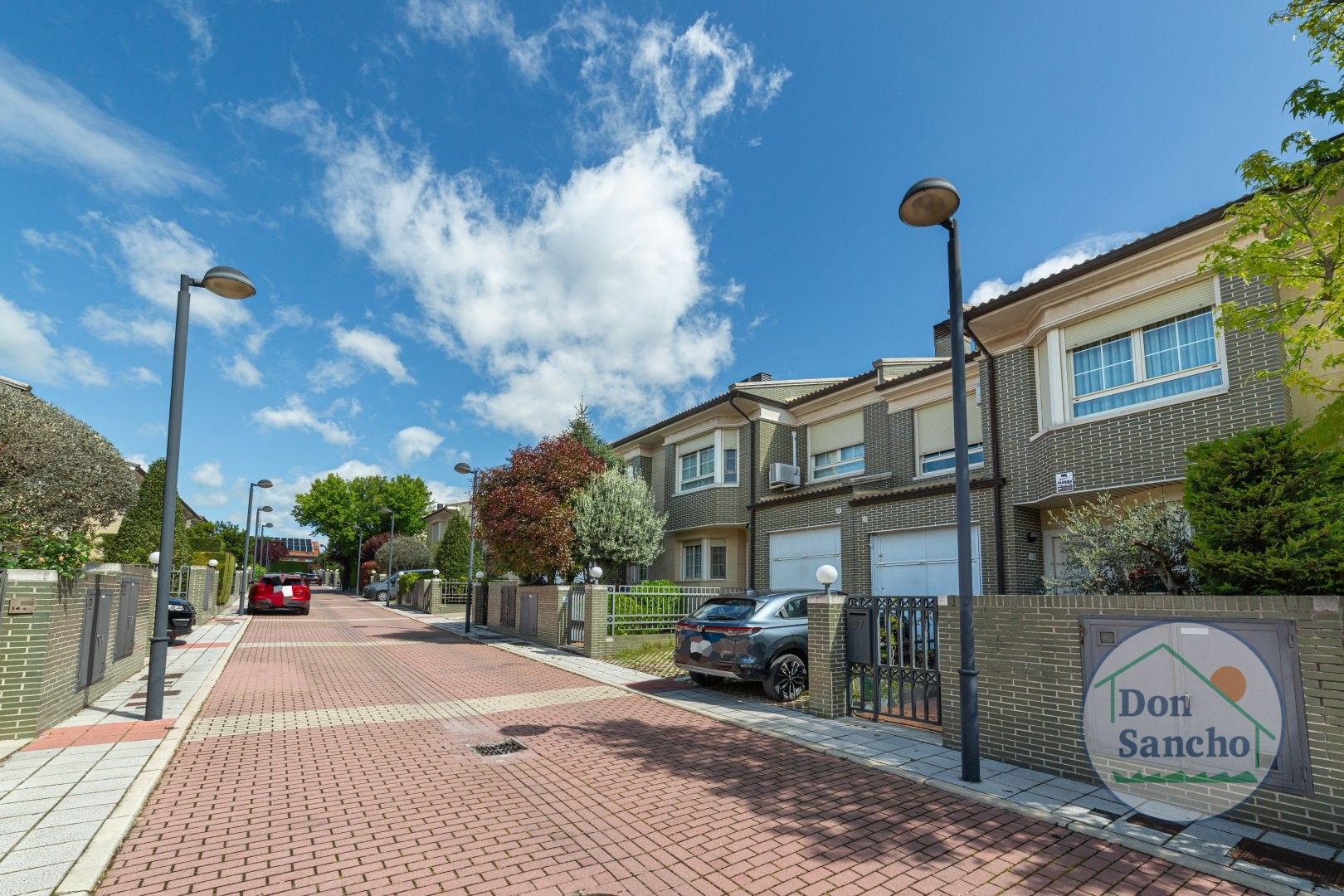 Vista exterior de Casa adosada en venda en Valladolid Capital amb Calefacció i Piscina