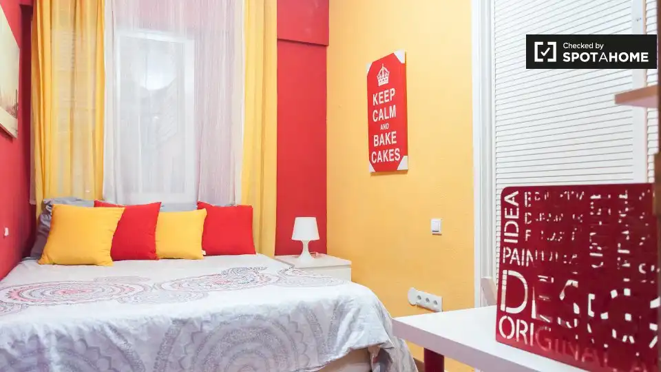 Habitación de Piso de alquiler en Alcalá de Henares con Aire acondicionado, Calefacción y Amueblado