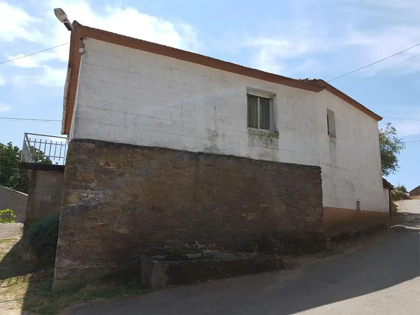 Vista exterior de Finca rústica en venda en Castrelo do Val amb Balcó