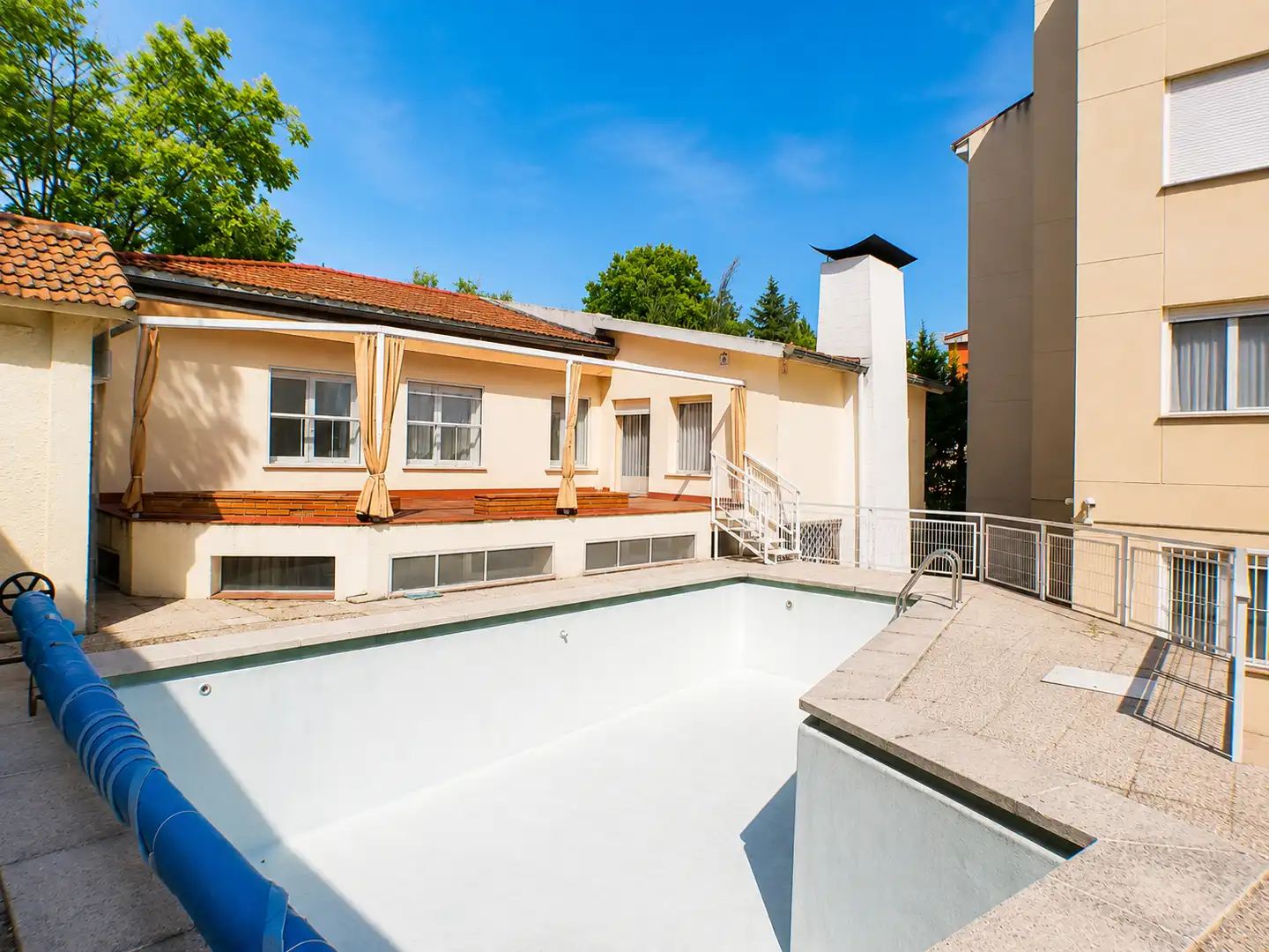 Piscina de Casa o chalet en venta en Madrid con Calefacción, Jardín privado y Parquet