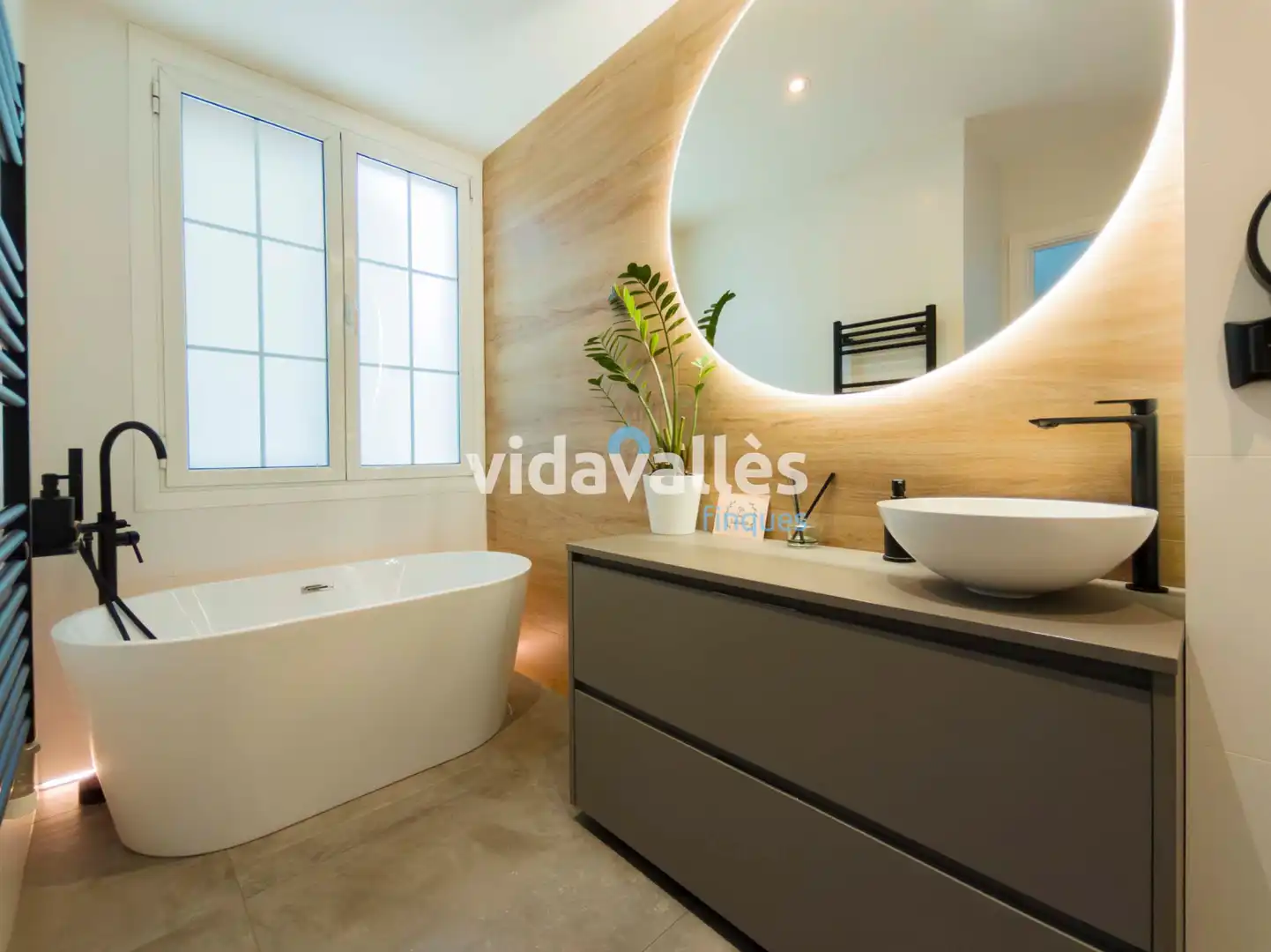 Baño de Casa adosada en venta en Premià de Mar con Aire acondicionado, Calefacción y Jardín privado