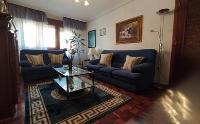 Sala d'estar de Pis en venda en Castrillón amb Calefacció, Terrassa i Traster
