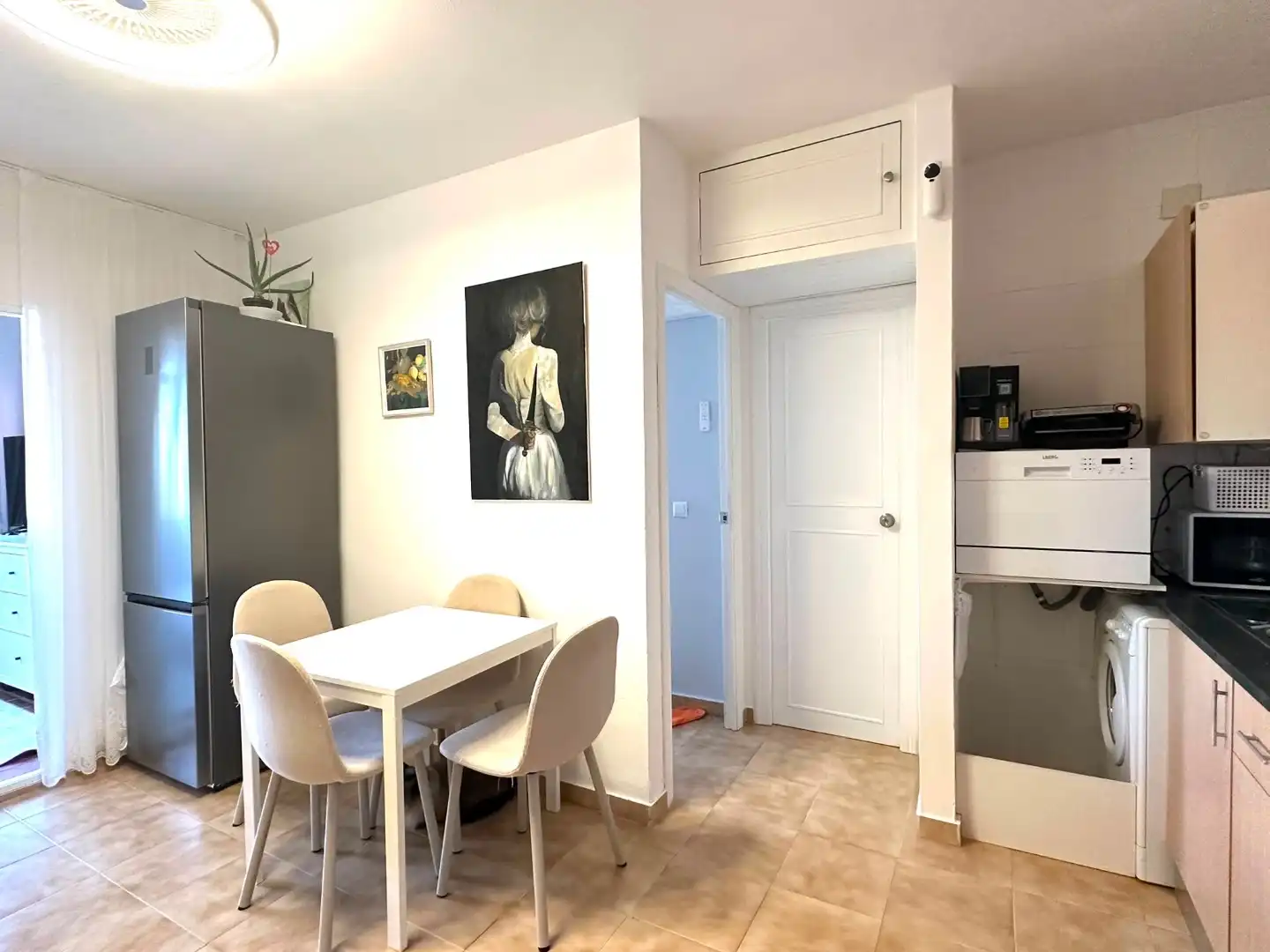 Küche von Dachboden zum Verkauf in Torrevieja mit Klimaanlage und Terrasse