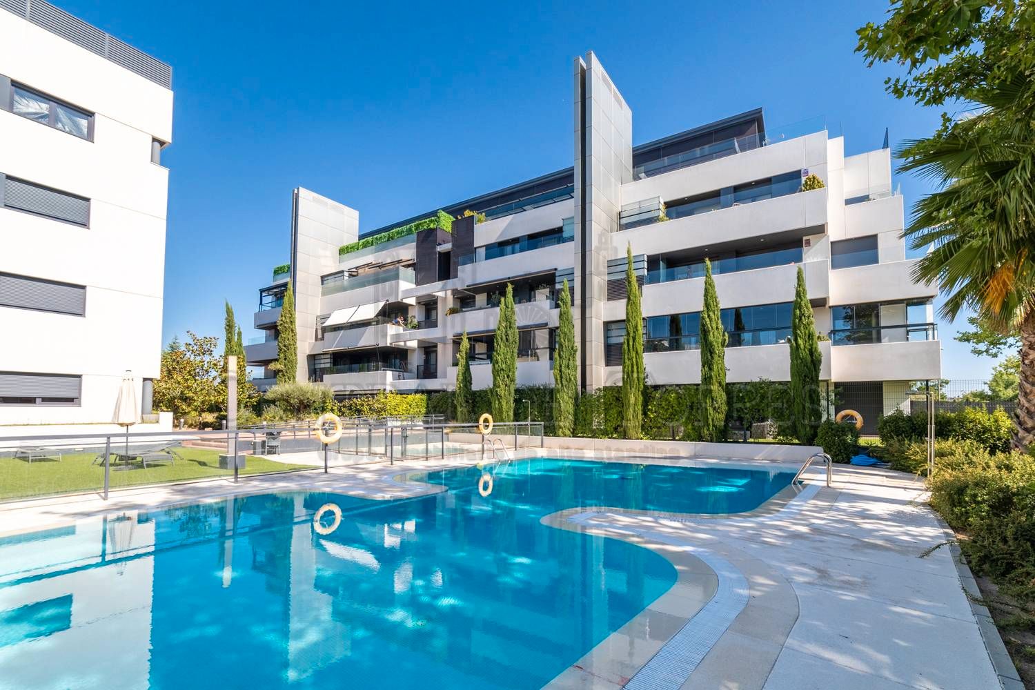Vista exterior de Planta baja de alquiler en Boadilla del Monte con Aire acondicionado, Calefacción y Jardín privado