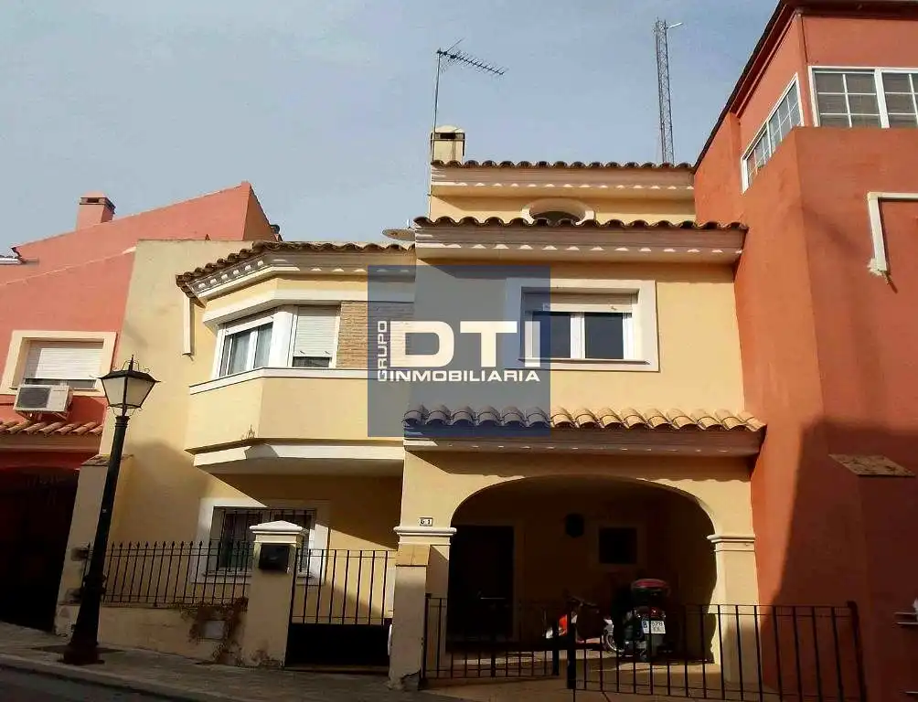 Vista exterior de Casa o chalet en venta en Castilleja de Guzmán con Aire acondicionado, Terraza y Piscina