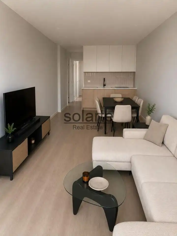 Sala d'estar de Pis en venda en L'Hospitalet de Llobregat amb Aire condicionat i Parquet