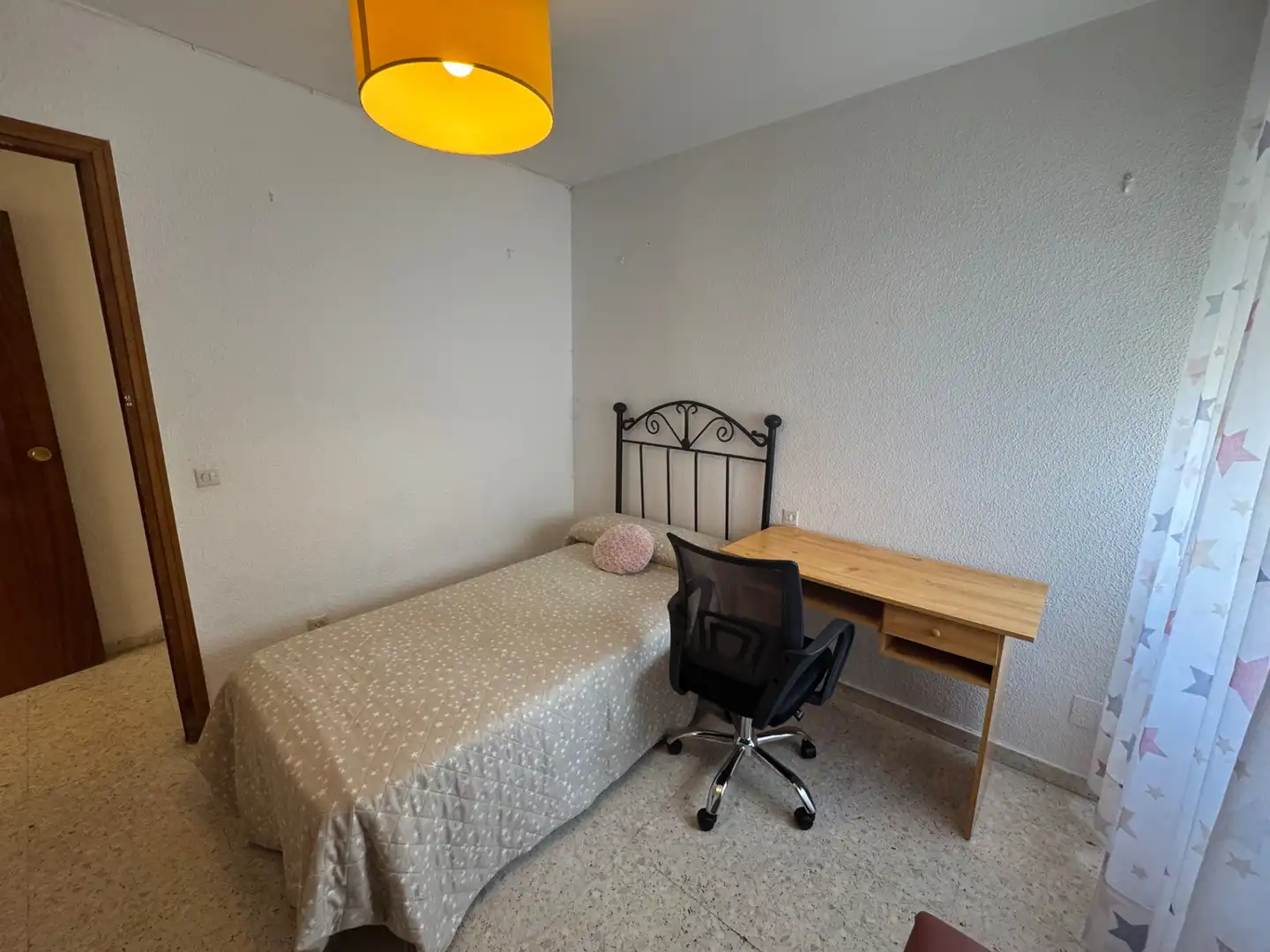 Habitación de Ático en venta en Jaén con Aire acondicionado, Terraza y Amueblado