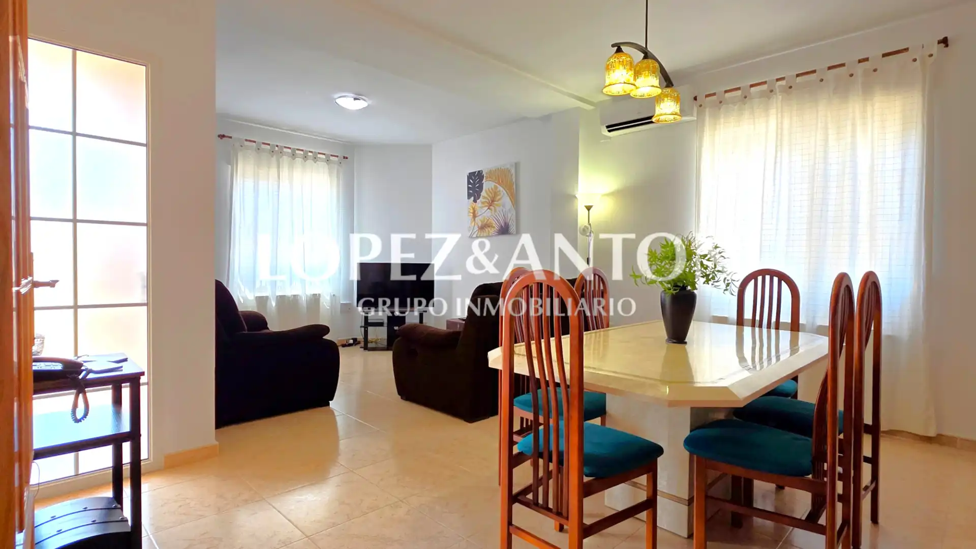 Sala de estar de Casa o chalet en venta en L'Eliana con Aire acondicionado, Calefacción y Jardín privado
