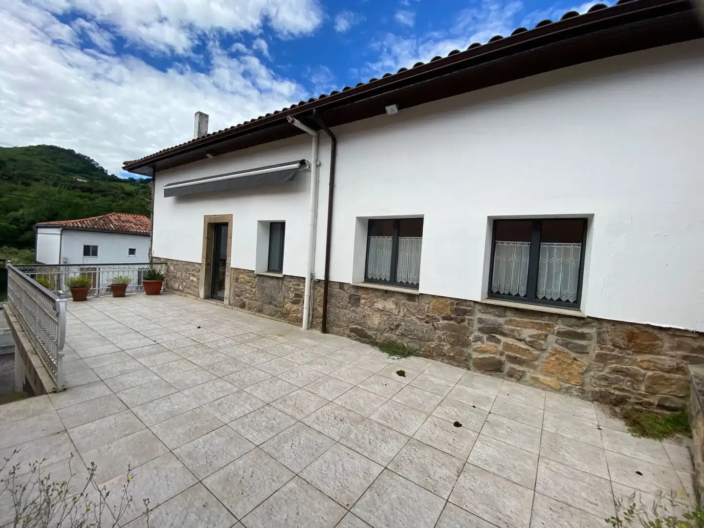 Vista exterior de Casa o xalet en venda en Aller amb Calefacció, Terrassa i Traster