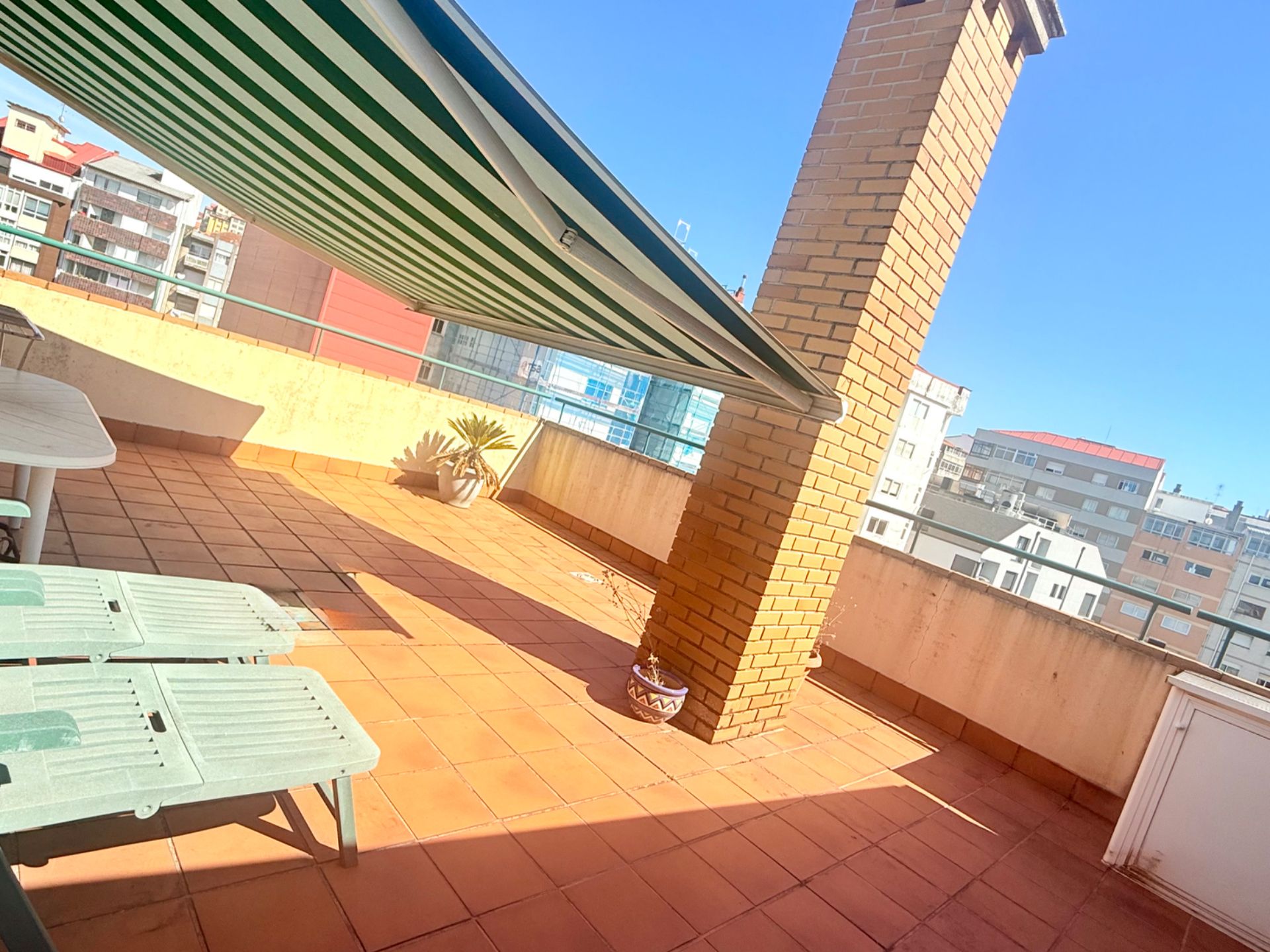 Terrassa de Dúplex en venda en Vigo  amb Calefacció, Parquet i Terrassa