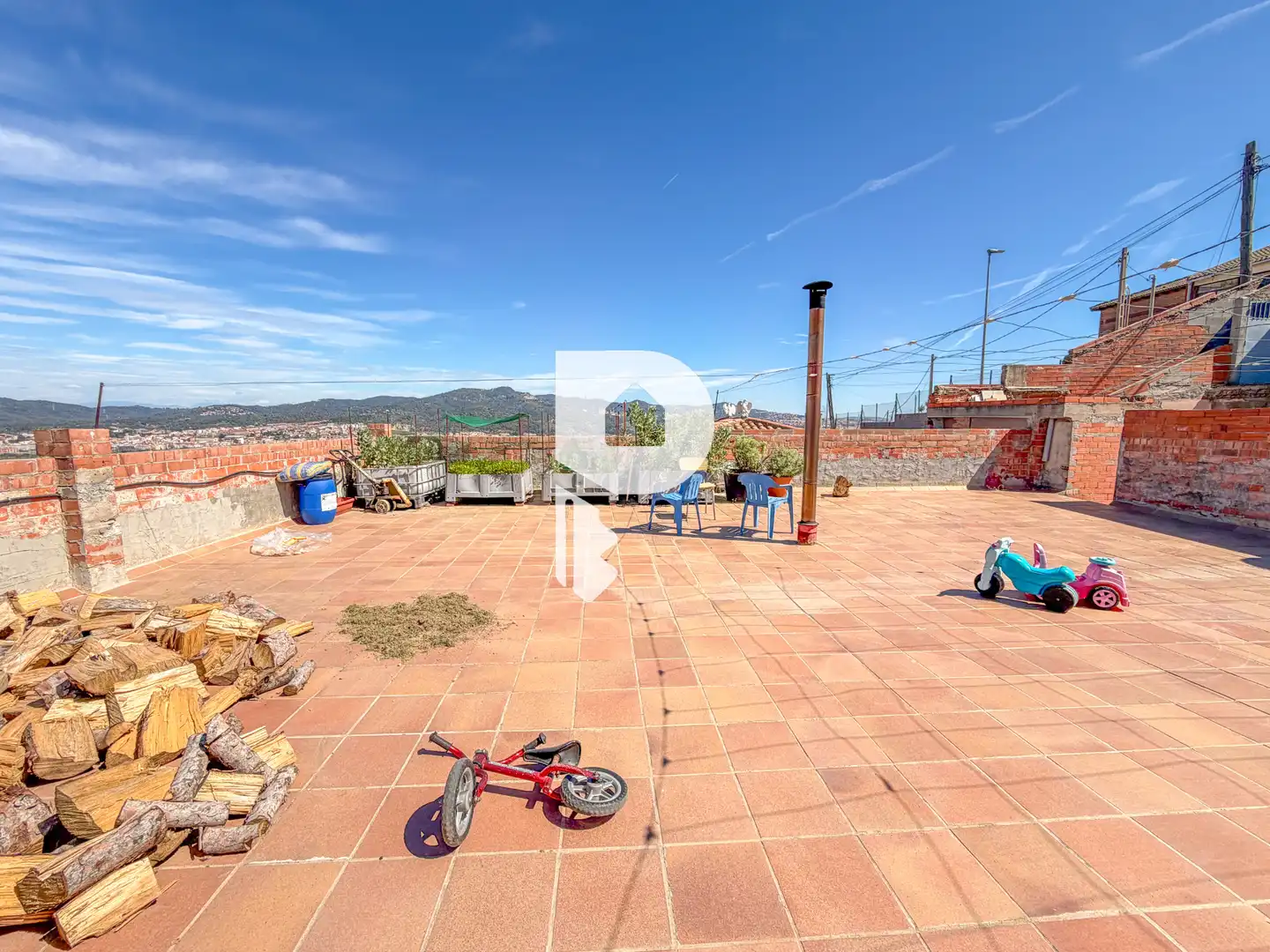 Terrasse von Haus oder Chalet zum Verkauf in Sant Vicenç Dels Horts mit Terrasse, Abstellraum und Fernseher