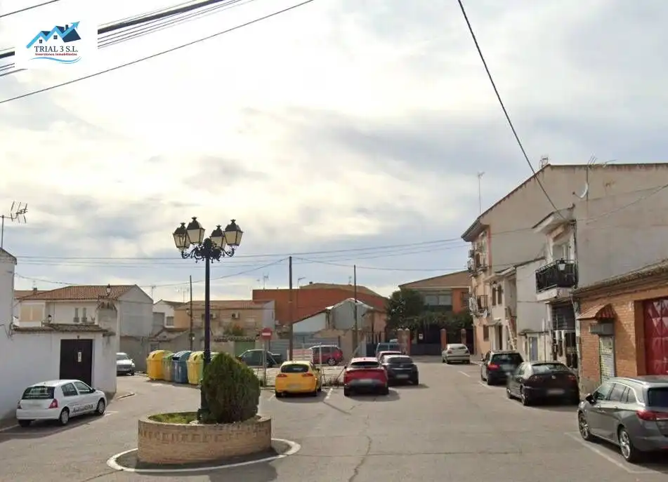 Vista exterior de Piso en venta en El Viso de San Juan con Piscina comunitaria