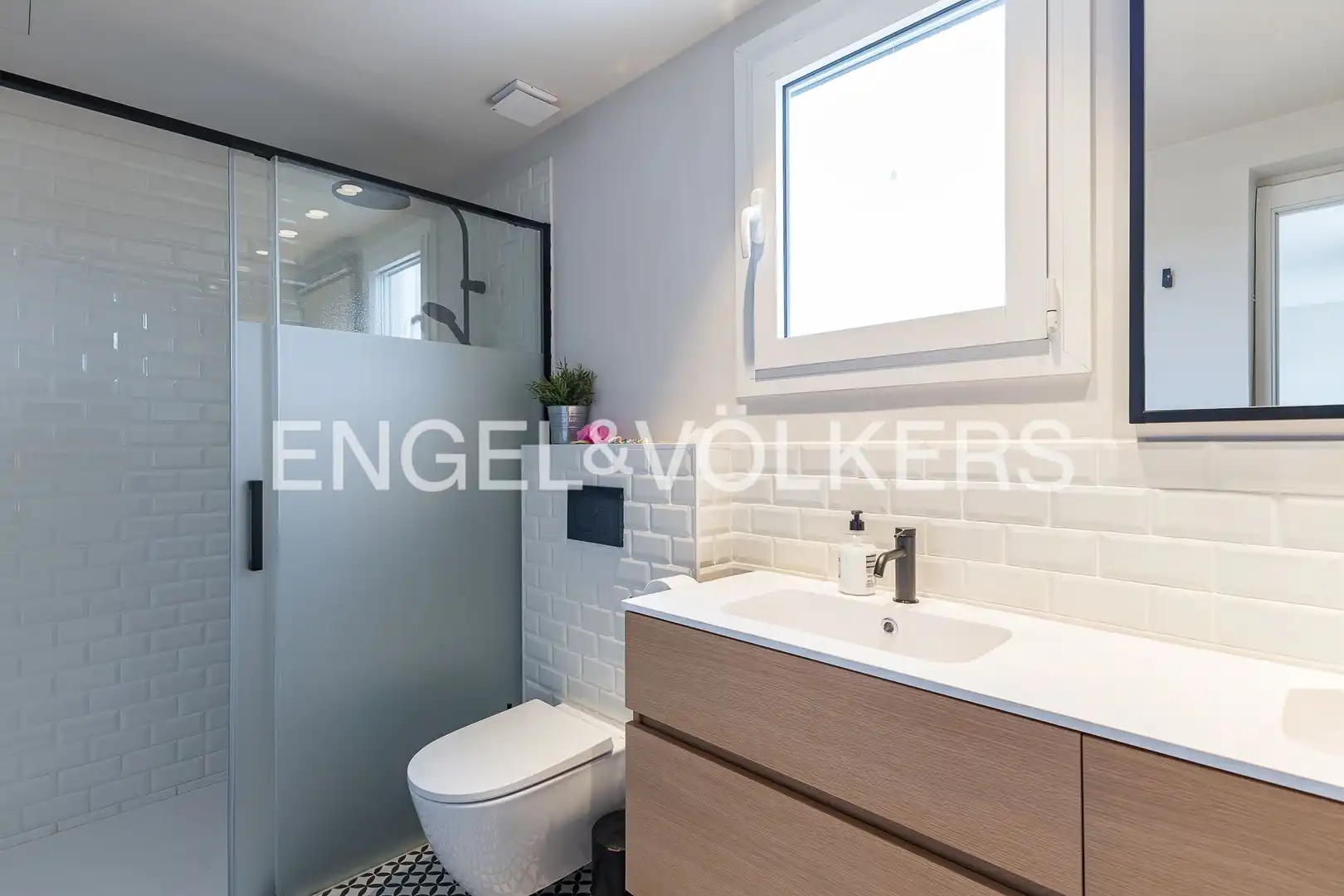 Bathroom of Houses for rent in Castelldefels  with Air Conditioner, Heating and Private garden