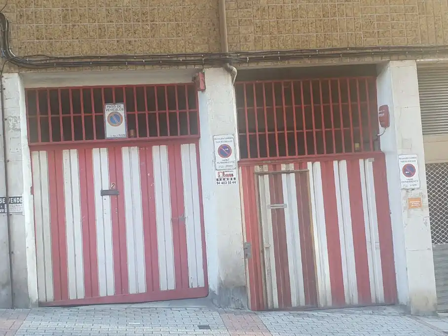 Außenansicht von Garage zur Miete in Portugalete
