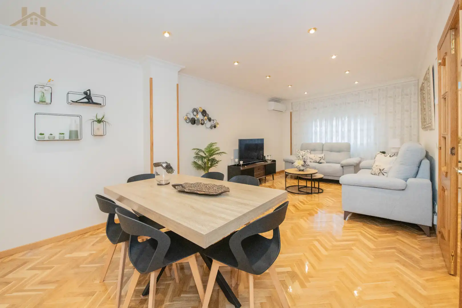 Sala de estar de Casa adosada en venta en Navalcarnero con Aire acondicionado, Calefacción y Jardín privado