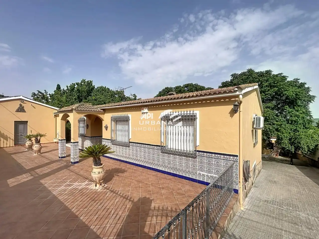 Vista exterior de Casa o chalet en venta en Lucena con Aire acondicionado, Jardín privado y Terraza