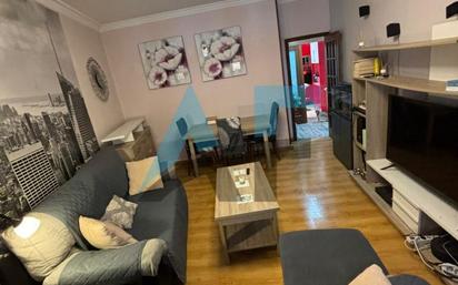 Sala d'estar de Pis de lloguer en Ourense Capital  amb Calefacció, Parquet i Moblat