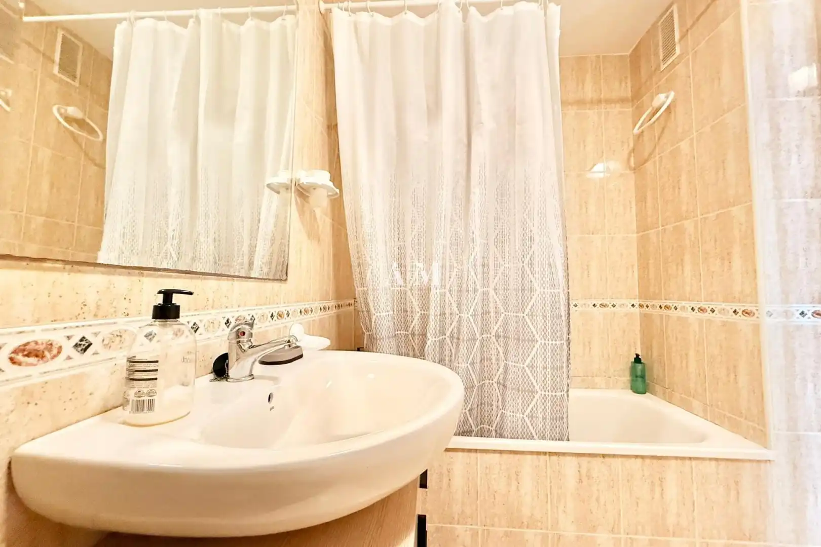 Badezimmer von Wohnung zur Miete in Playa de las Gaviotas - El Pedrucho