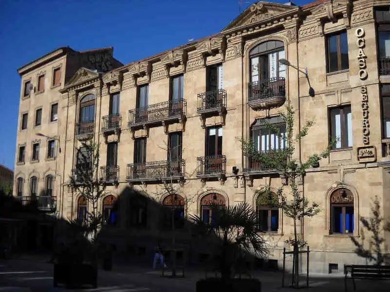 Vista exterior de Oficina de alquiler en Salamanca con Calefacción y Alarma