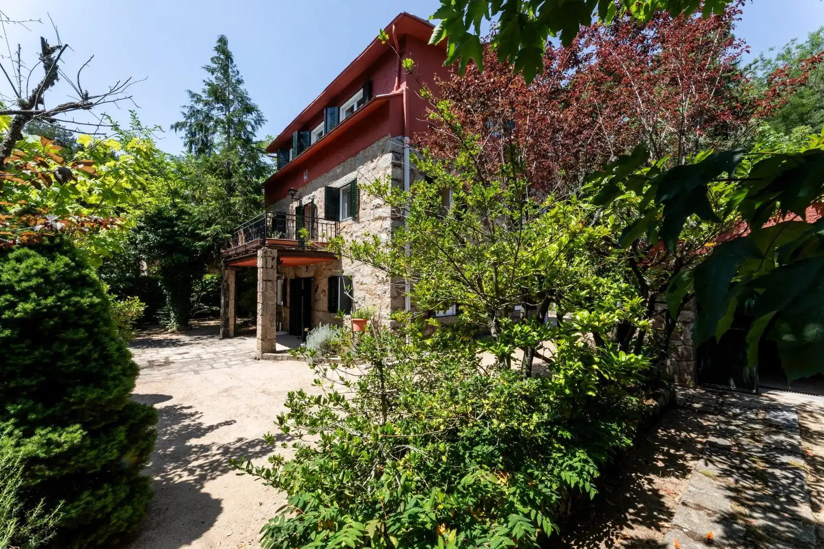 Vista exterior de Casa o chalet en venta en Navacerrada con Calefacción y Jardín privado