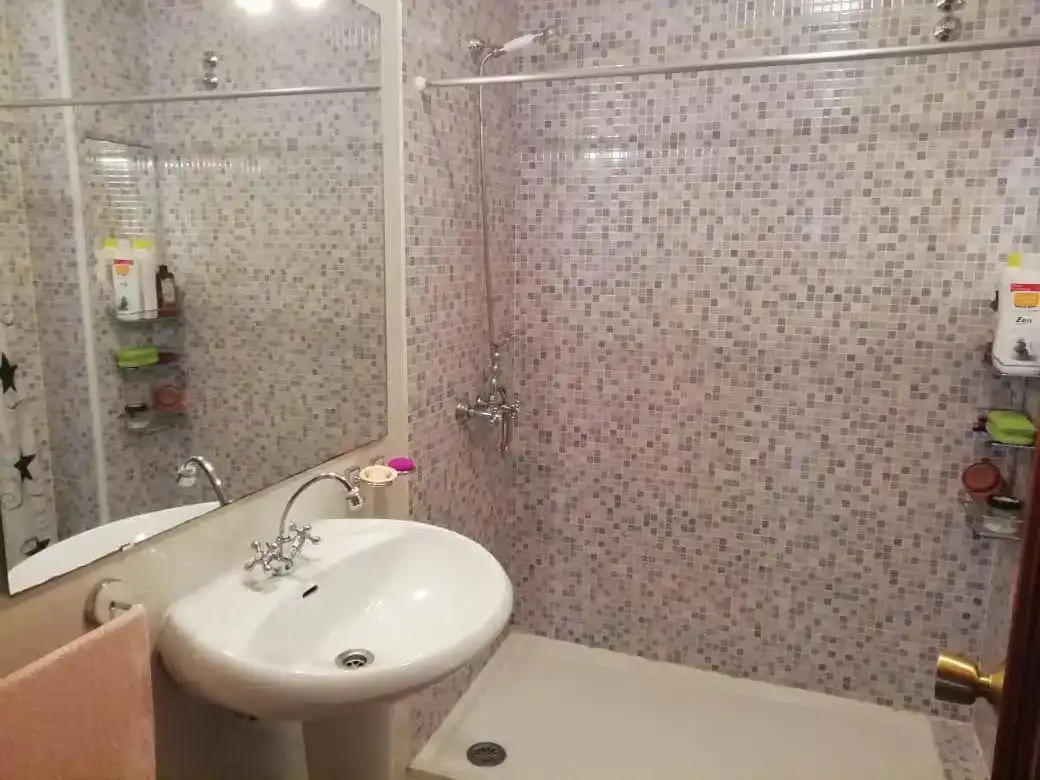 Bany de Pis en venda en Poio amb Balcó