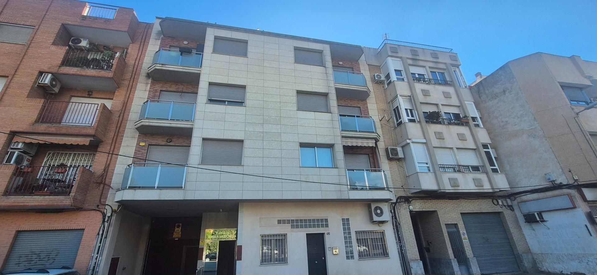 Vista exterior de Ático en venta en  Murcia Capital con Terraza, Balcón y Alarma