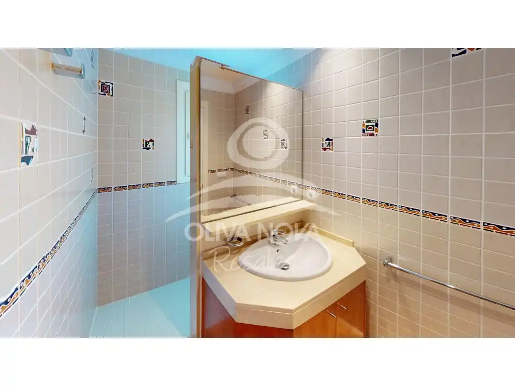 Baño de Casa o chalet en venta en Oliva con Terraza y Piscina