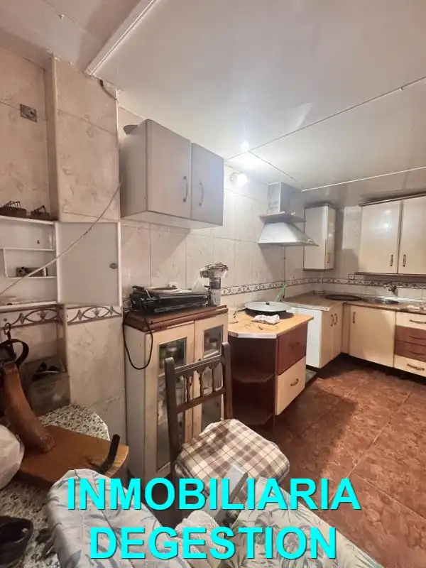 Cuina de Casa o xalet en venda en Linares amb Aire condicionat, Jardí privat i Terrassa