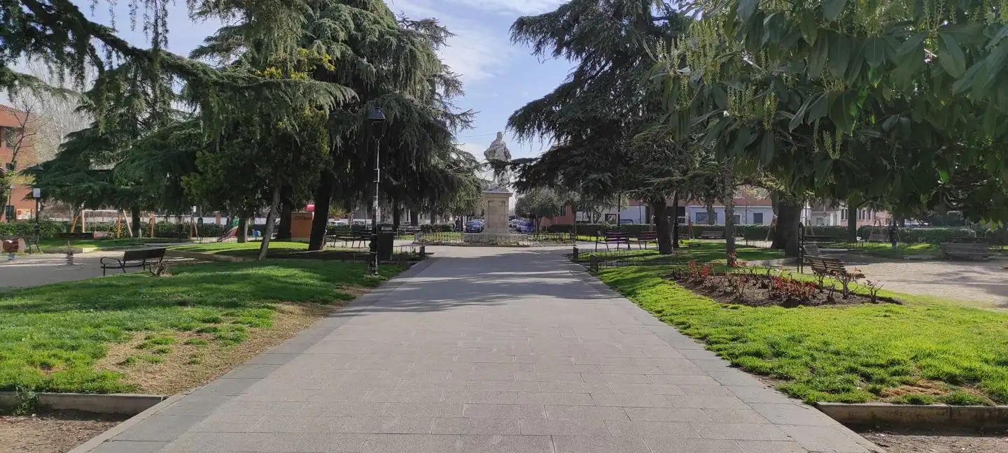 Vista exterior de Dúplex en venda en San Fernando de Henares amb Aire condicionat, Calefacció i Moblat