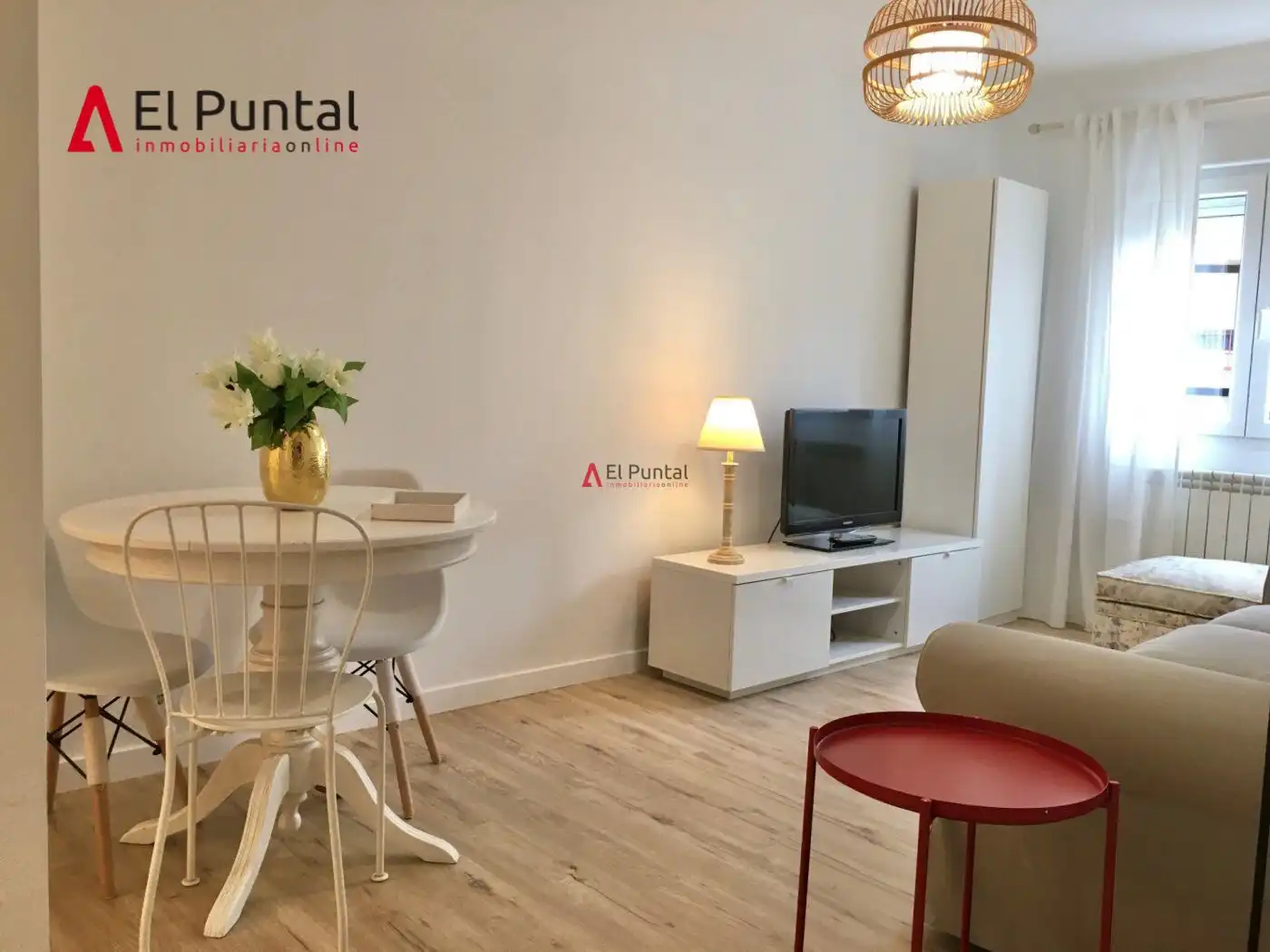 Sala d'estar de Pis de lloguer en Santander amb Calefacció, Parquet i Moblat