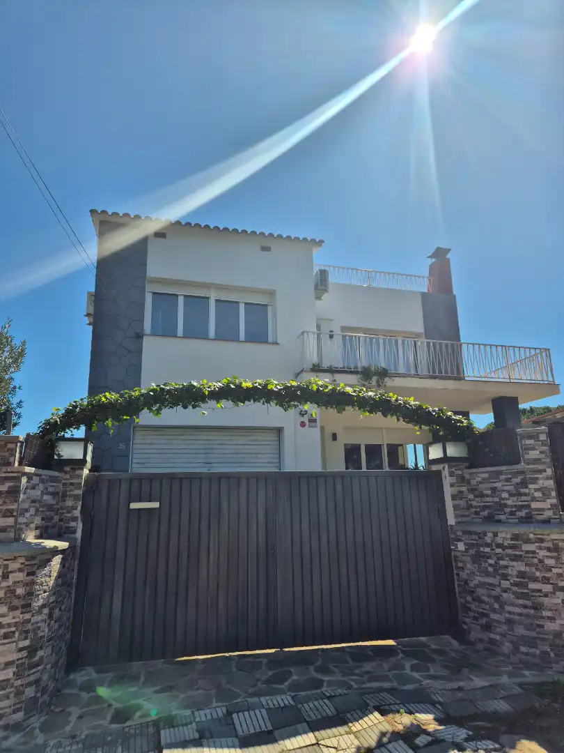 Casa con terraza en venta en Carrer Llorenç Trias 13, imagen 17