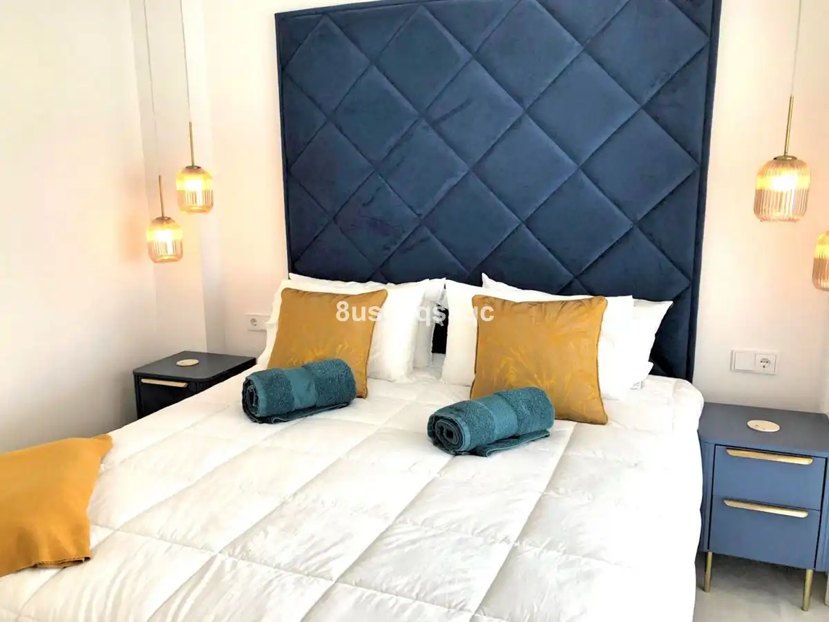 Dormitori de Apartament en venda en Estepona amb Aire condicionat, Terrassa i Moblat