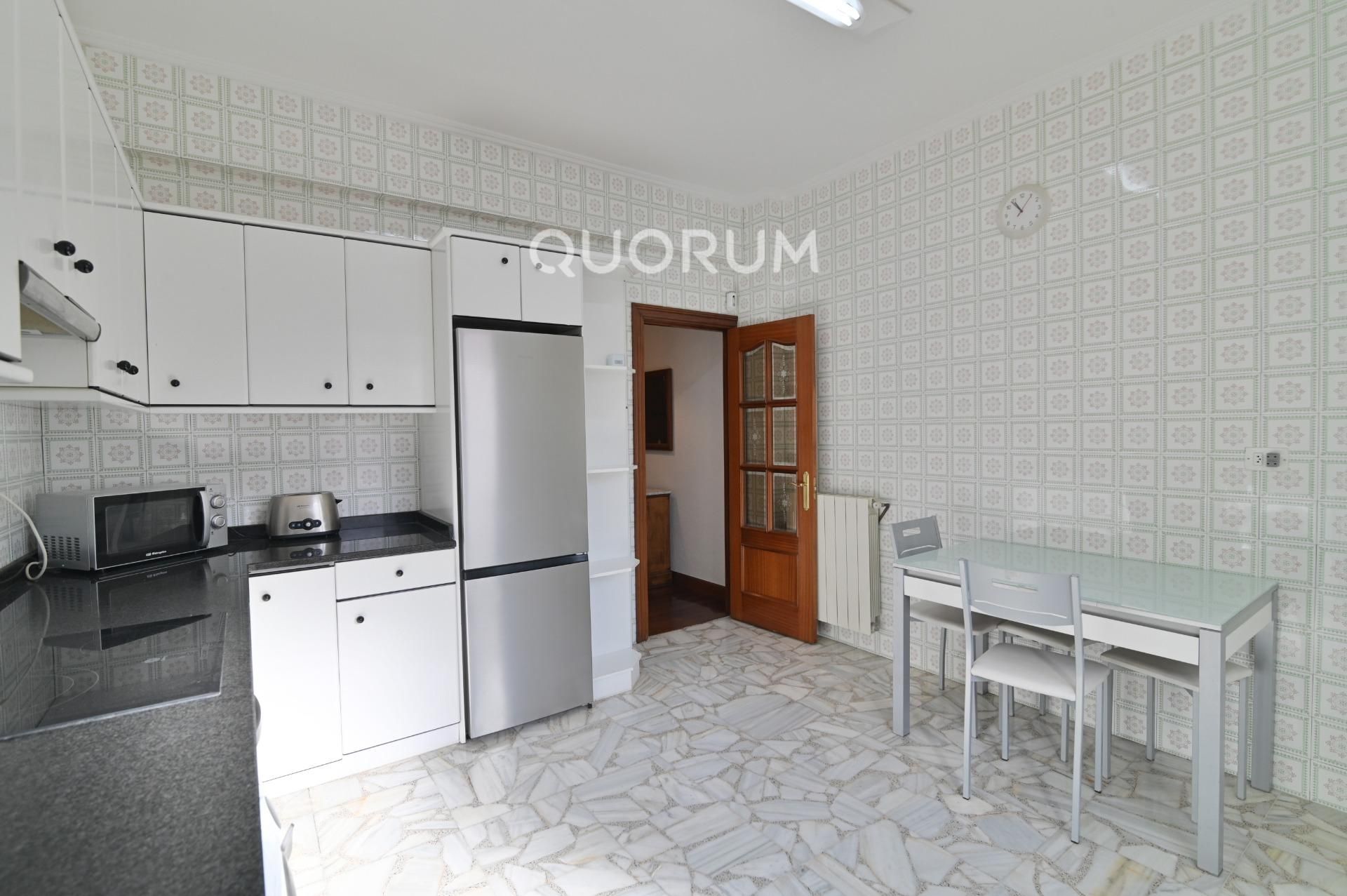 Küche von Wohnung zum Verkauf in Bilbao  mit Heizung, Möbliert und Balkon