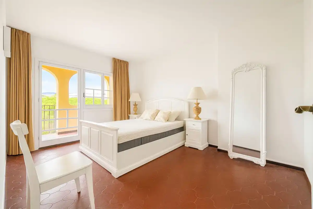 Dormitori de Apartament en venda en Marbella amb Aire condicionat, Moblat i Piscina comunitària